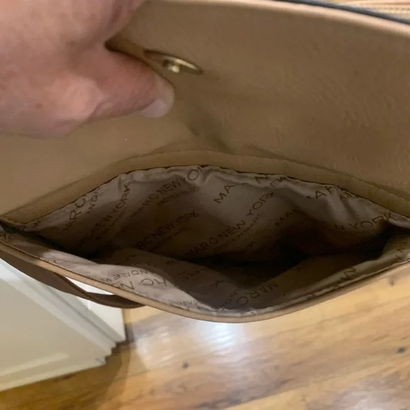 GUC Marc New York Crossbody 10X10 - Picture 10 of 11